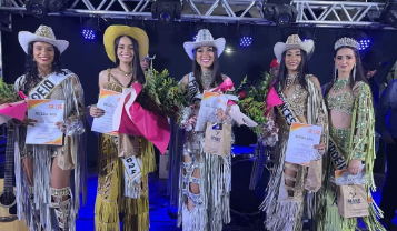 ANA LÍVIA É COROADA RAINHA DA 13ª FESTA DO PEÃO DE TEJUPÁ